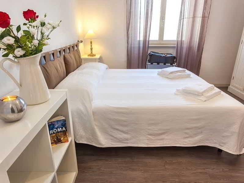 B&B Ai 2 Papi Рим Экстерьер фото